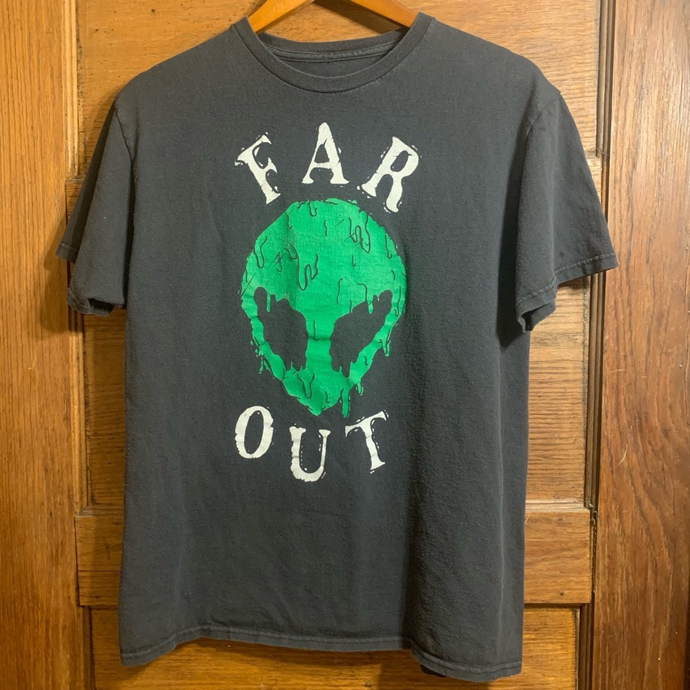 Vtg Far Out alien shirt